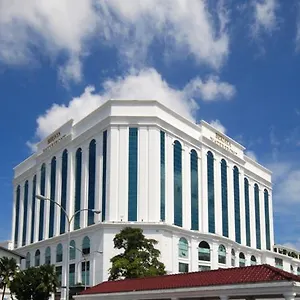Berjaya Waterfront Hotel, Hotel